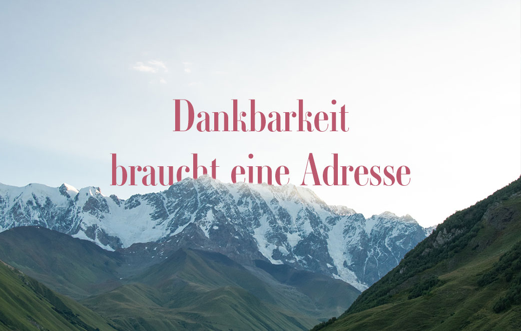 Berglandschaft als Blogbild für Dankbarkeit braucht eine Adresse