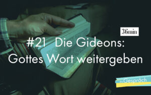 Mann, der Bibel öffnet auf seinem Schoss als Titelbild für Das Gespräch Die Gideon: Gottes Wort weitergeben