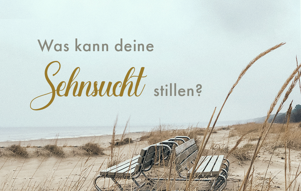 Sitzbank auf einer Sanddüne als Blogbild für Was kann deine Sehnsucht stillen?