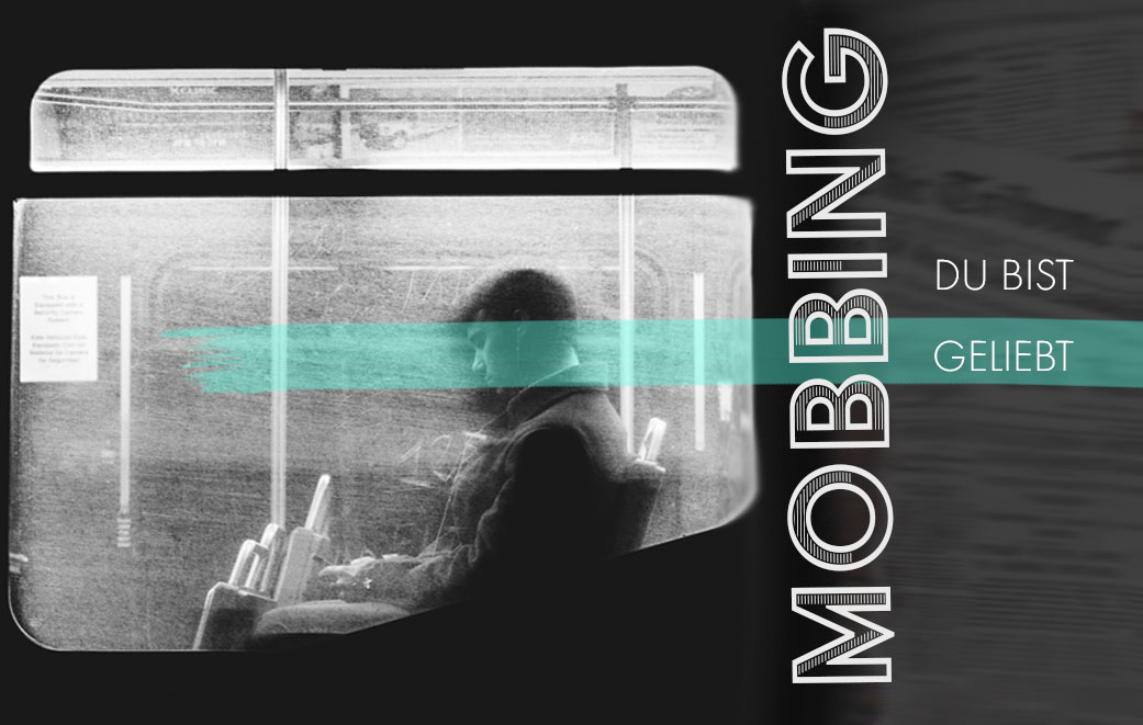 Mobbing schwarz weiß Person im Fenster, gedrückte Stimmung