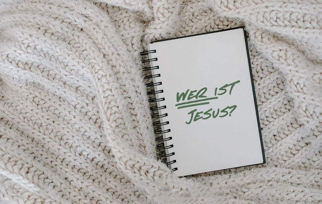 Jesus: Ringbuch auf Wolldecke. Blogbild zum Thema: Wer ist Jesus?