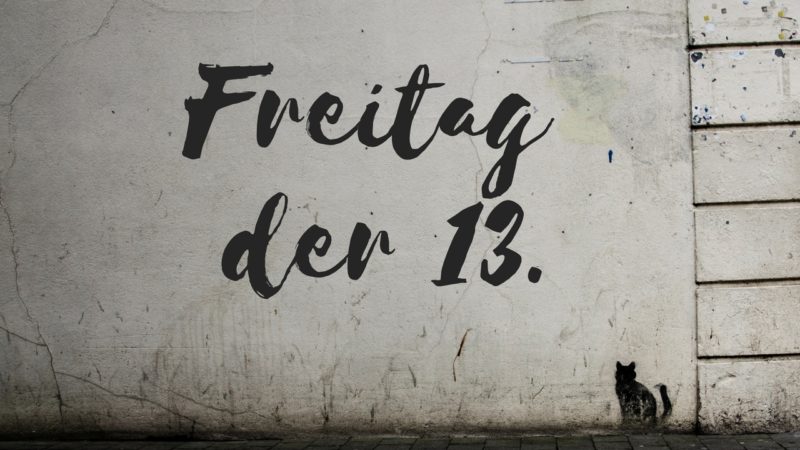 Mauer mit Aufschrift Freitag der 13. und Illustration Schwarze Katze als Blogbild