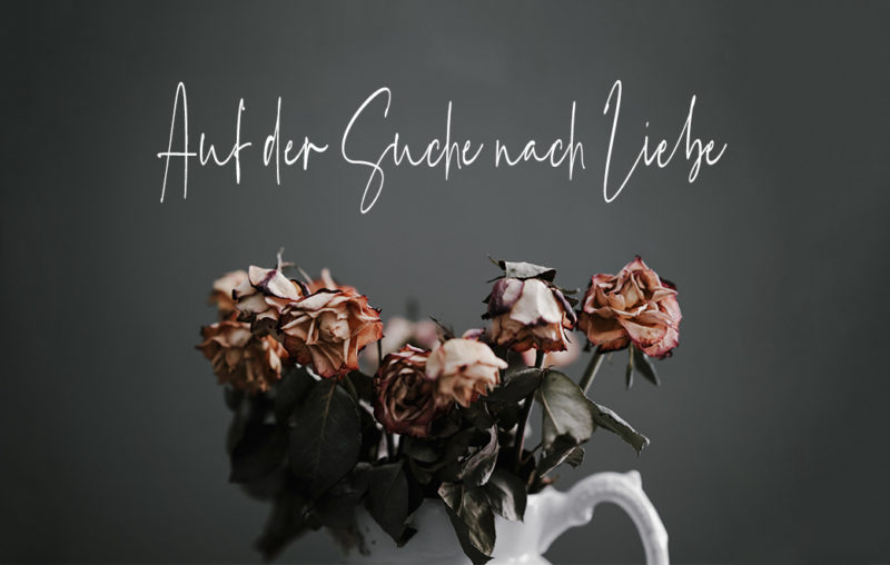Verwelkte Rosen in einer Vase als Blogbild für Auf der Suche nach Liebe